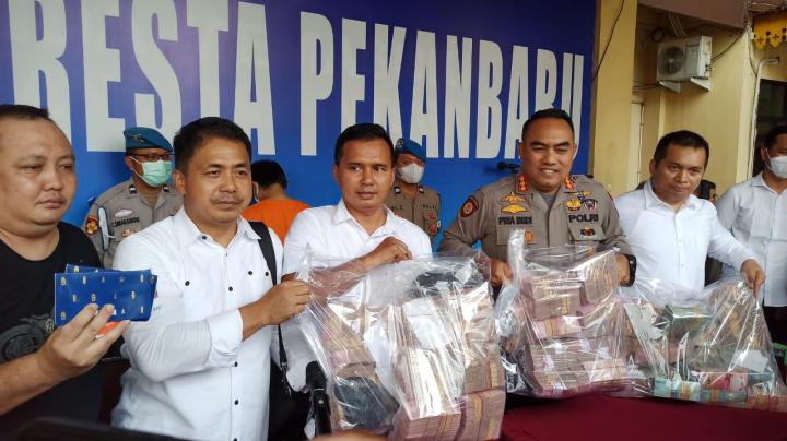 Wow… Polisi Sita Narkotika dan Uang Tunai Rp3,2 Miliar dari Bandar Sabu 